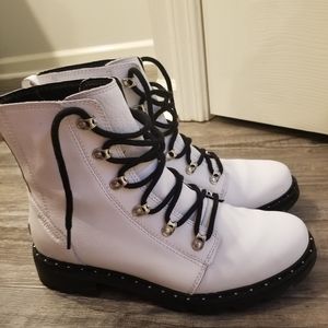 White Sorel Lennox boots
